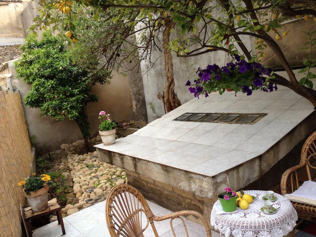 Case Vacanze Le Rose Villa Noto Kültér fotó